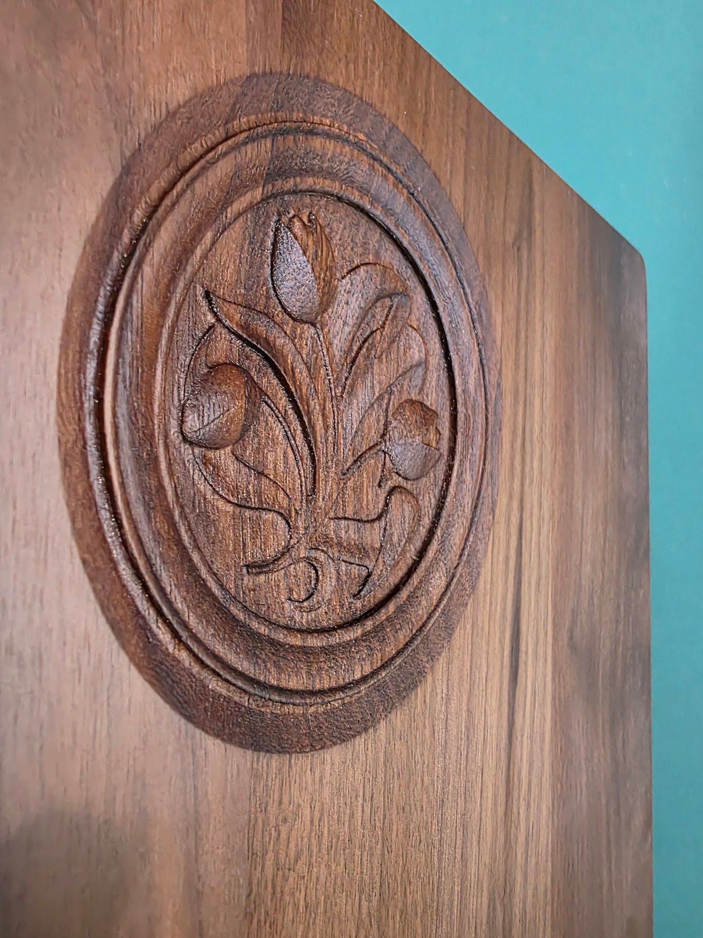 Tulip Cutting Board